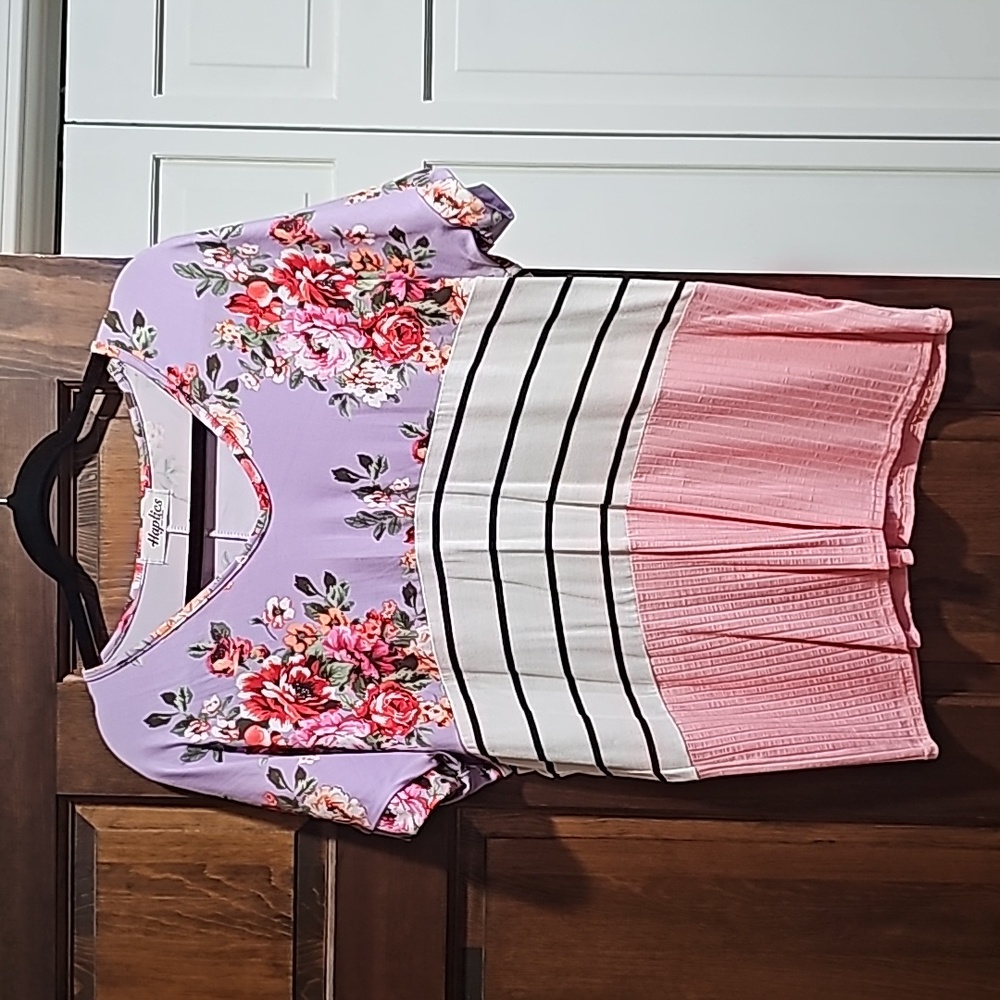 Haptics boutique top size small (fits like a large)